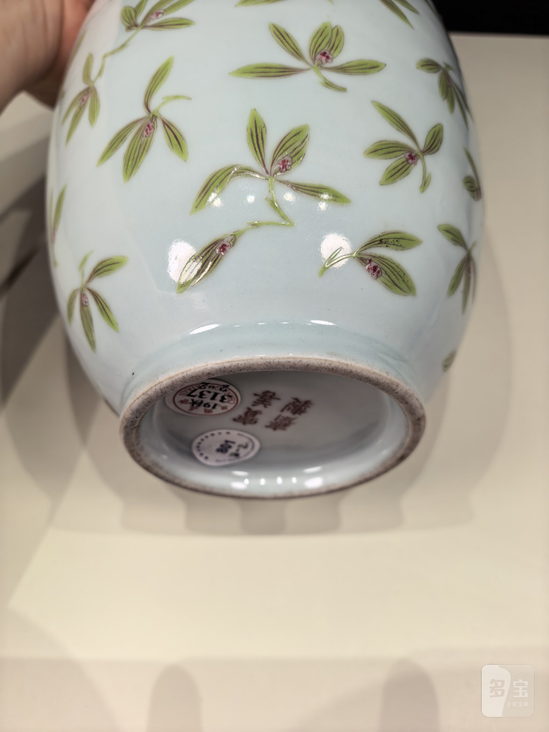 清道光 粉彩兰花纹瓶一对 - 图18